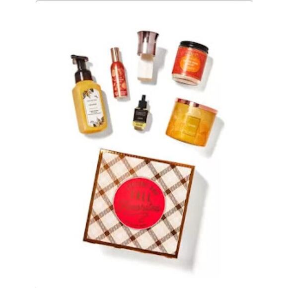 FALL FAVORITES PUMPKIN PECAN WAFFLES & LEAVES GIFT BOX BY BATH & BODY WORKS - Picture 2 of 3